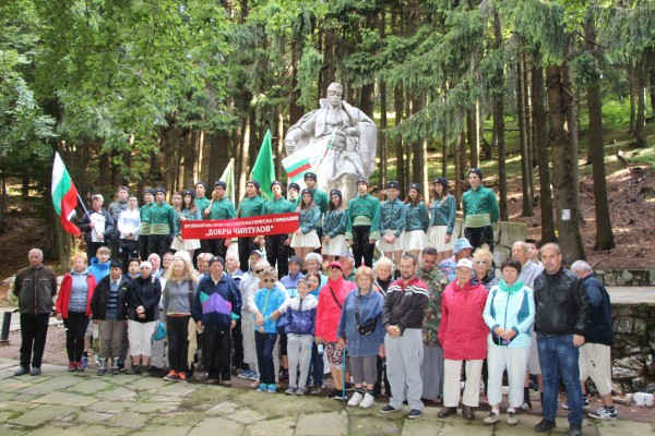 За поредна година ученици тръгнаха по стъпките на Хаджи Димитър