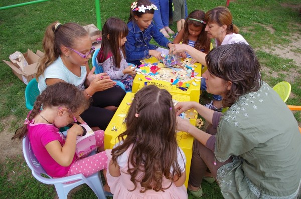 Жени ГЕРБ-Казанлък организираха творческо ателие за деца