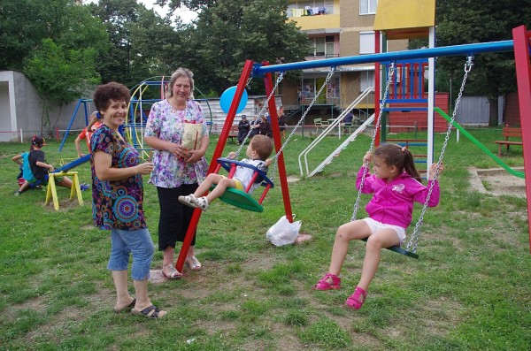 Жени ГЕРБ-Казанлък организираха творческо ателие за деца