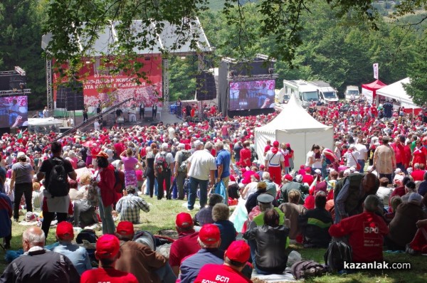 Оставка и предсрочни избори поискаха социалистите на Бузлуджа / Видео