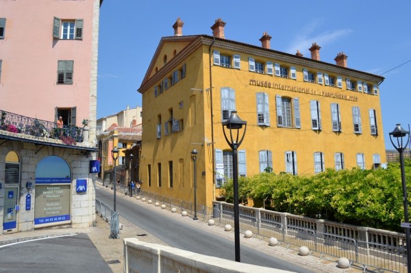 Делегация от Казанлък гостува на Празника на жасмина в Грас