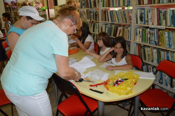 Творчески ателиета обучават деца и младежи в библиотека “Искра“
