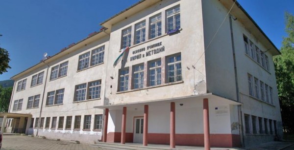 Нов живот за едно от най-старите училища 