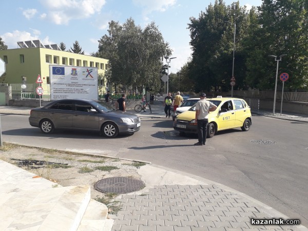 Катастрофа между 3 автомобила до ОУ “Чудомир“