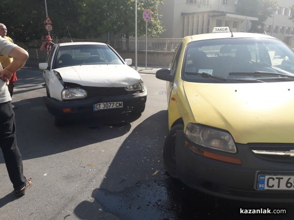 Катастрофа между 3 автомобила до ОУ “Чудомир“