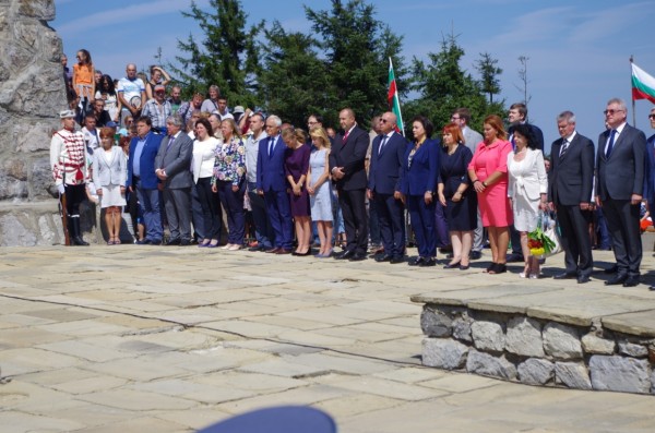 Румен Радев на Шипка: Вие давате урок по история на цяла България