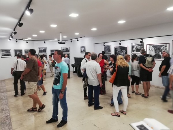 „Всичко е светлина“ за ценителите на фотографията в Казанлък