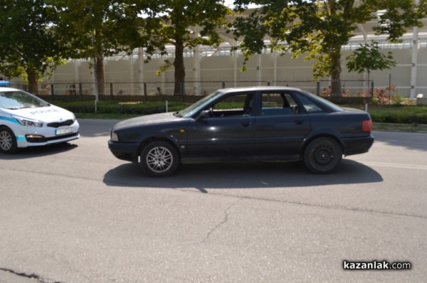 Опит за ляв завой изпрати отсрещна кола върху градинка