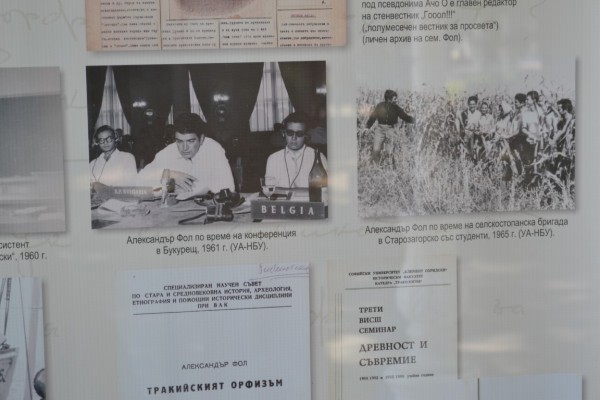 За първи път юбилейна изложба, в памет на проф.Александър Фол в Казанлък