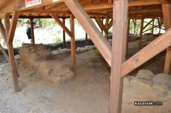 Походът на мълчанието до Мегалита в Бузовград се превърна в Първи поход до Ранносредновековната църква на Бузово кале