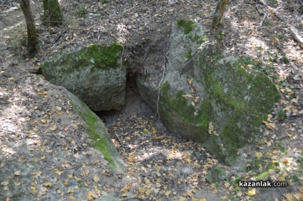 Походът на мълчанието до Мегалита в Бузовград се превърна в Първи поход до Ранносредновековната църква на Бузово кале