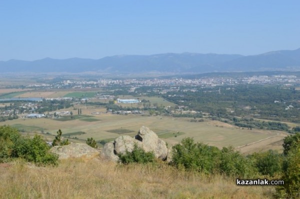 Походът на мълчанието до Мегалита в Бузовград се превърна в Първи поход до Ранносредновековната църква на Бузово кале