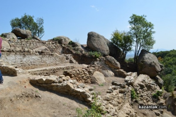Походът на мълчанието до Мегалита в Бузовград се превърна в Първи поход до Ранносредновековната църква на Бузово кале