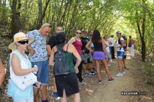 Походът на мълчанието до Мегалита в Бузовград се превърна в Първи поход до Ранносредновековната църква на Бузово кале