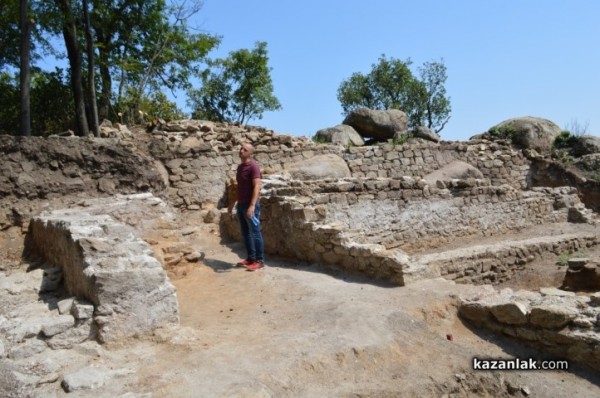 Походът на мълчанието до Мегалита в Бузовград се превърна в Първи поход до Ранносредновековната църква на Бузово кале