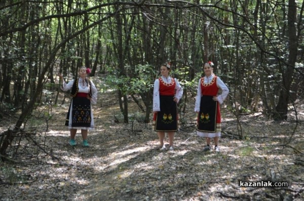 Походът на мълчанието до Мегалита в Бузовград се превърна в Първи поход до Ранносредновековната църква на Бузово кале