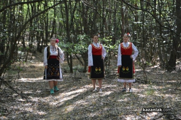 Походът на мълчанието до Мегалита в Бузовград се превърна в Първи поход до Ранносредновековната църква на Бузово кале