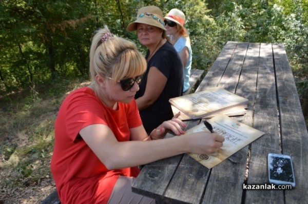 Походът на мълчанието до Мегалита в Бузовград се превърна в Първи поход до Ранносредновековната църква на Бузово кале