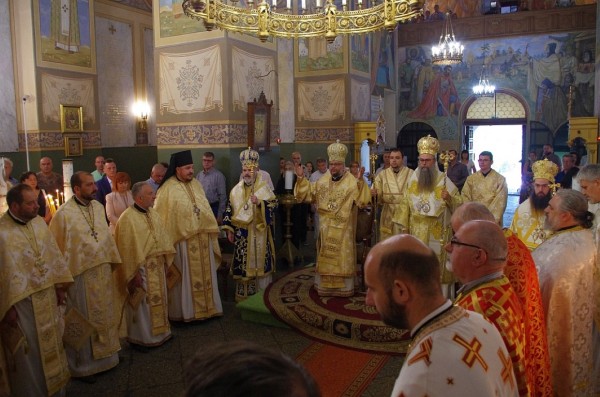 Митрополит Киприан отпразнува именния си ден с литургия в храм-паметника „Рождество Христово“