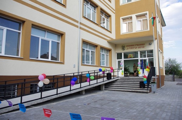 И училището в Овощник бе открито обновено в Деня на Съединението