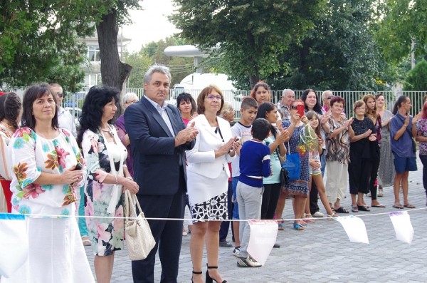 И училището в Овощник бе открито обновено в Деня на Съединението