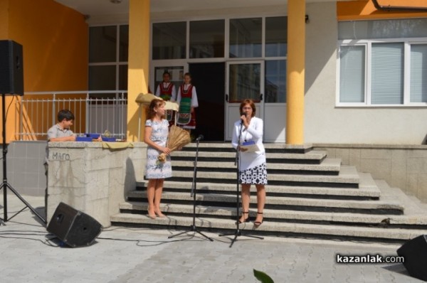 В деня на Съединениeто в Крън празнуват и за новата училищна сграда