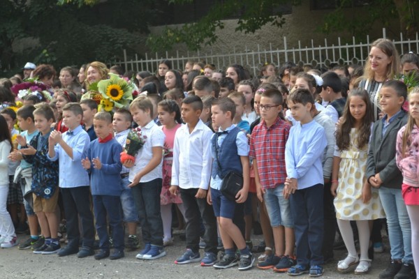 С вяра, надежда и любов да гледаме напред!