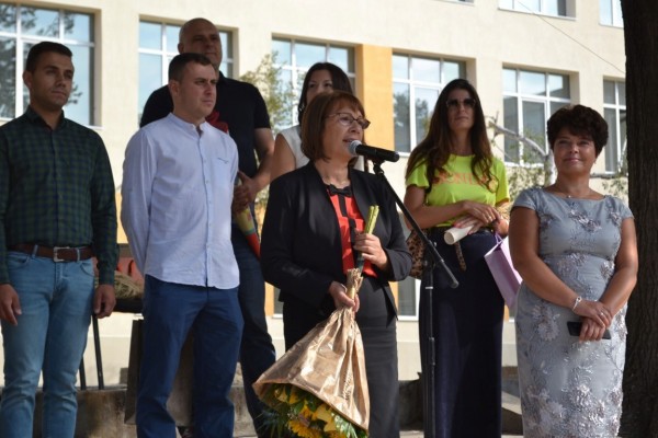 С вяра, надежда и любов да гледаме напред!