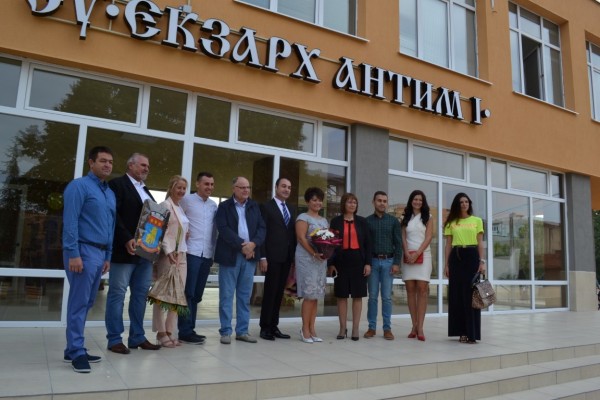 С вяра, надежда и любов да гледаме напред!