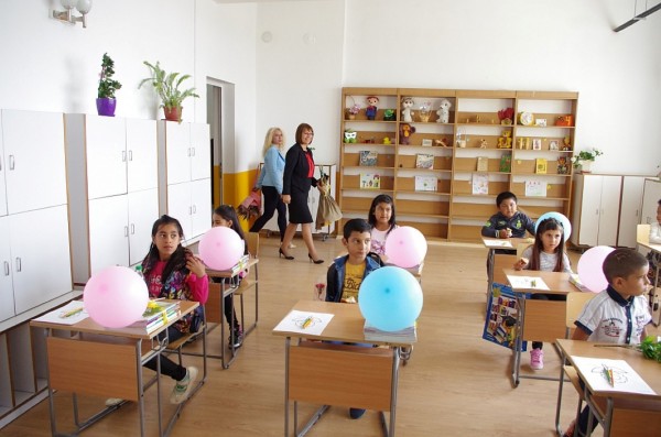 Успешна Нова учебна година на ремонтираното училище в Шипка!