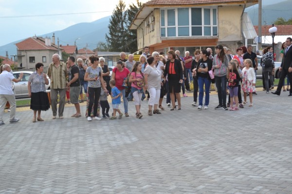 Шипченци се поздравяват с обновен център