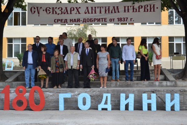 С вяра, надежда и любов да гледаме напред!