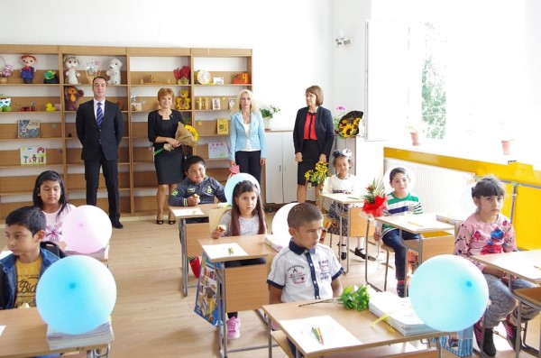 Успешна Нова учебна година на ремонтираното училище в Шипка!