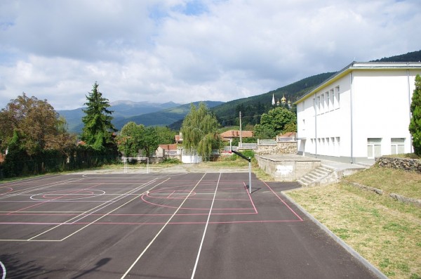 Успешна Нова учебна година на ремонтираното училище в Шипка!