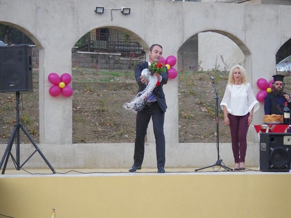 Шипченци се поздравяват с обновен център