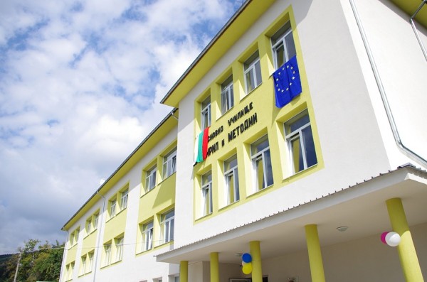 Успешна Нова учебна година на ремонтираното училище в Шипка!