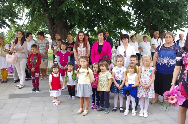 Успешна Нова учебна година на ремонтираното училище в Шипка!