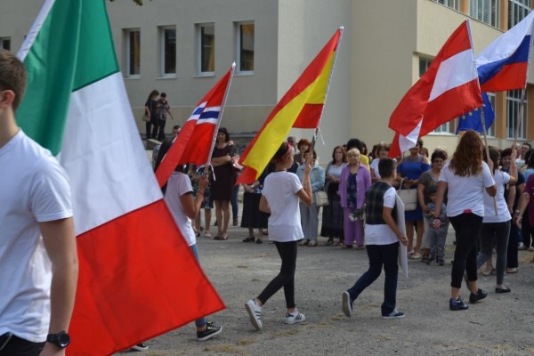 С вяра, надежда и любов да гледаме напред!