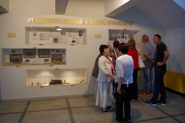 Успешна Нова учебна година на ремонтираното училище в Шипка!