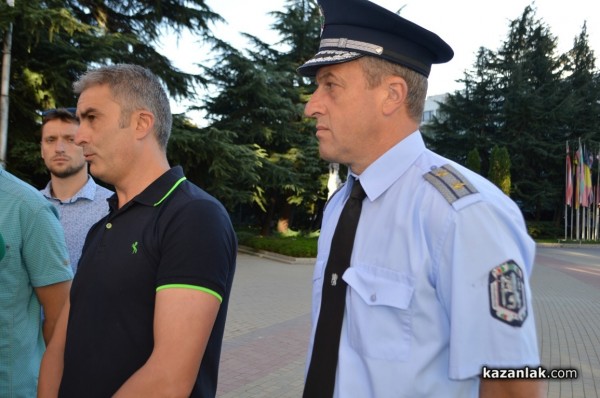 Граждани на протест срещу вандализма и нарушаването на обществения ред в Казанлък