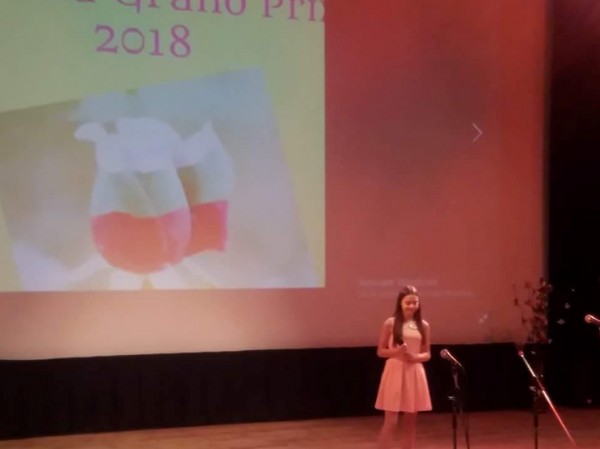 Отличен старт за певиците Елена и Стефани от школата за поп пеене при НЧ “Възродена искра - 2000“ 