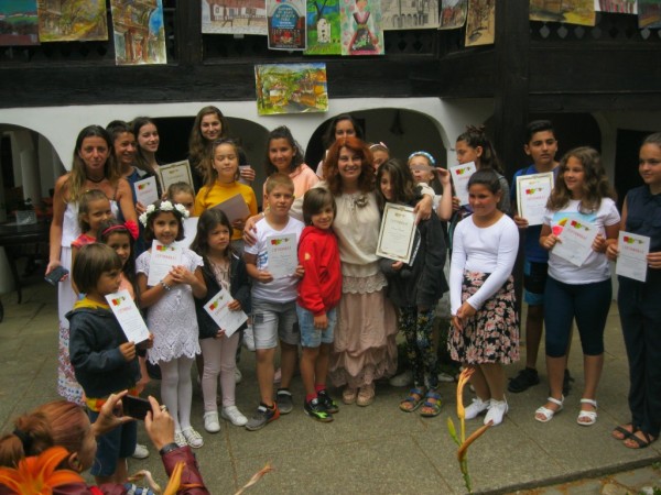 Школа „Арт линия” празнува днес 17-я си рожден ден