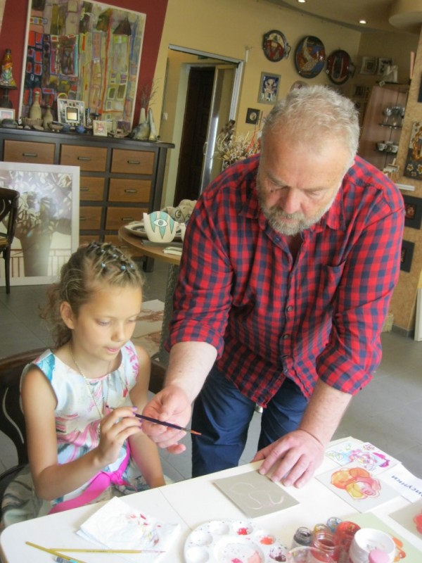 Школа „Арт линия” празнува днес 17-я си рожден ден