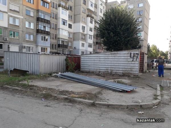 Общината започна премахването на нерегистрирани и неплатени гаражи