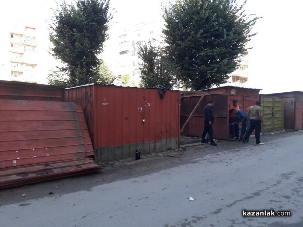 Общината започна премахването на нерегистрирани и неплатени гаражи