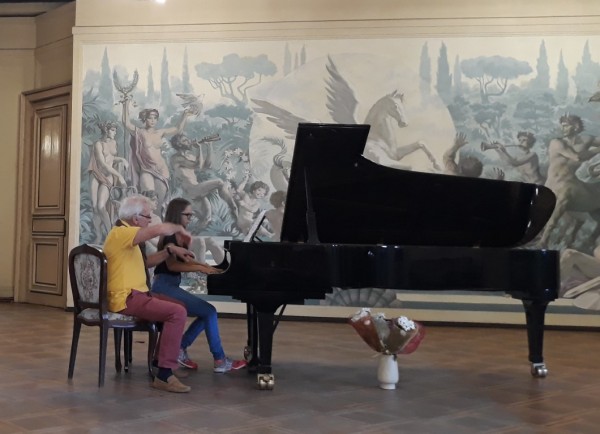 Дъжд от награди за талантливата казанлъшка пианистка Виктория Влахова