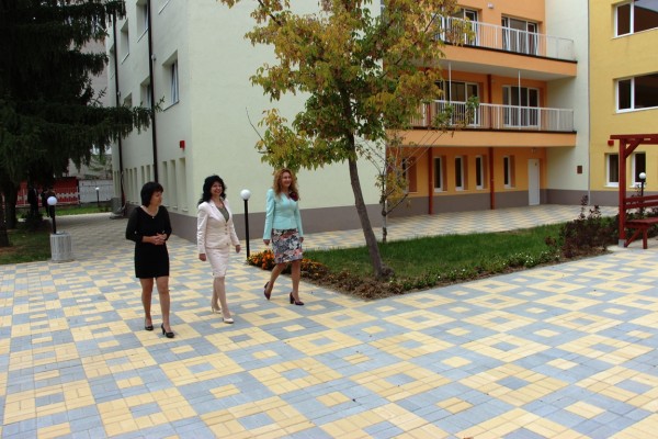 Заместник-министърът на МРРБ Деница Николова откри обновената ДГ №11 „Слънце“ в Казанлък