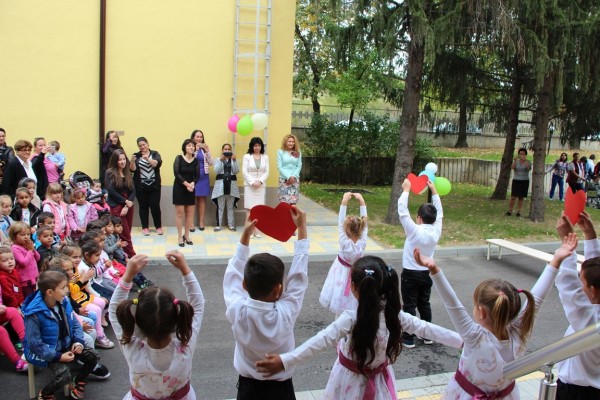 Заместник-министърът на МРРБ Деница Николова откри обновената ДГ №11 „Слънце“ в Казанлък