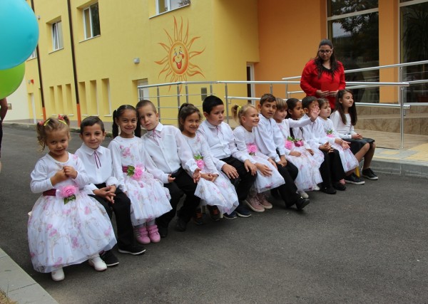 Заместник-министърът на МРРБ Деница Николова откри обновената ДГ №11 „Слънце“ в Казанлък