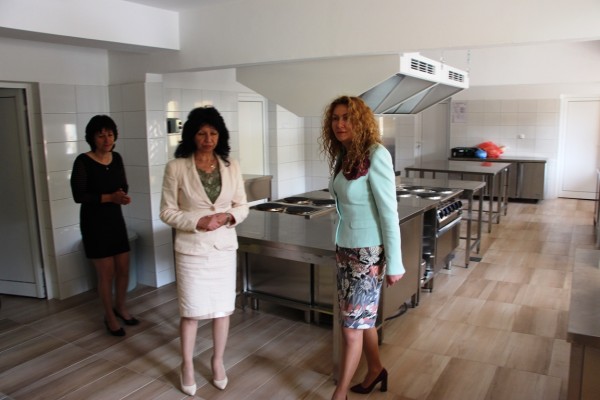 Заместник-министърът на МРРБ Деница Николова откри обновената ДГ №11 „Слънце“ в Казанлък